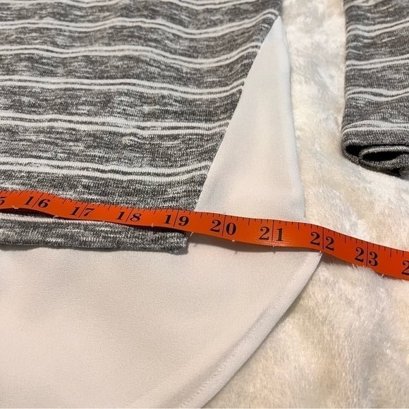 Design History grey light knit stripped top size medium - Picture 11 of 12